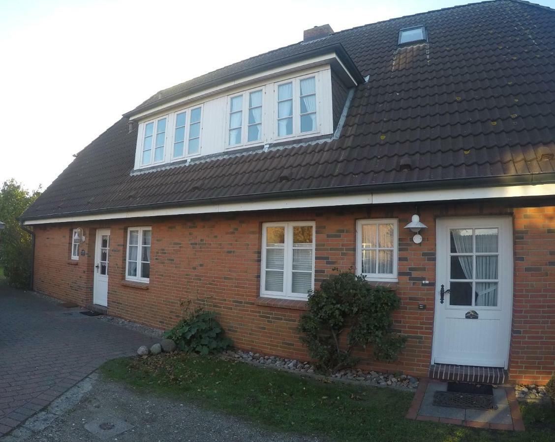 Ferienwohnungen Und Haushaelfte Friesland Midlum  Exterior photo